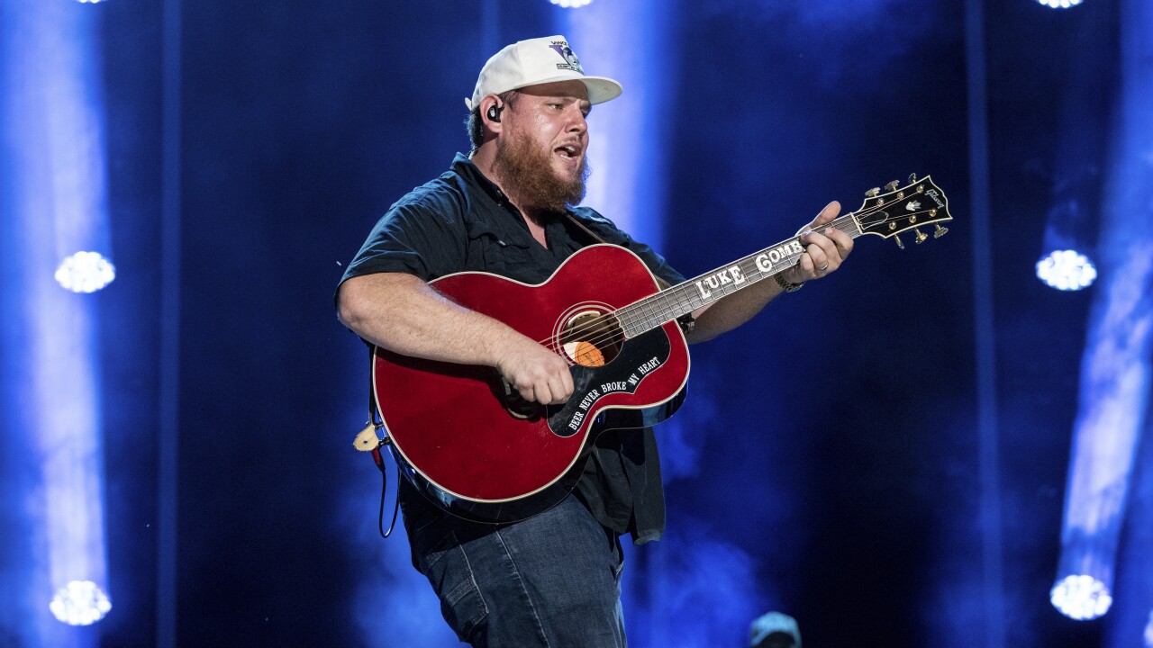 How Tall Is Luke Combs