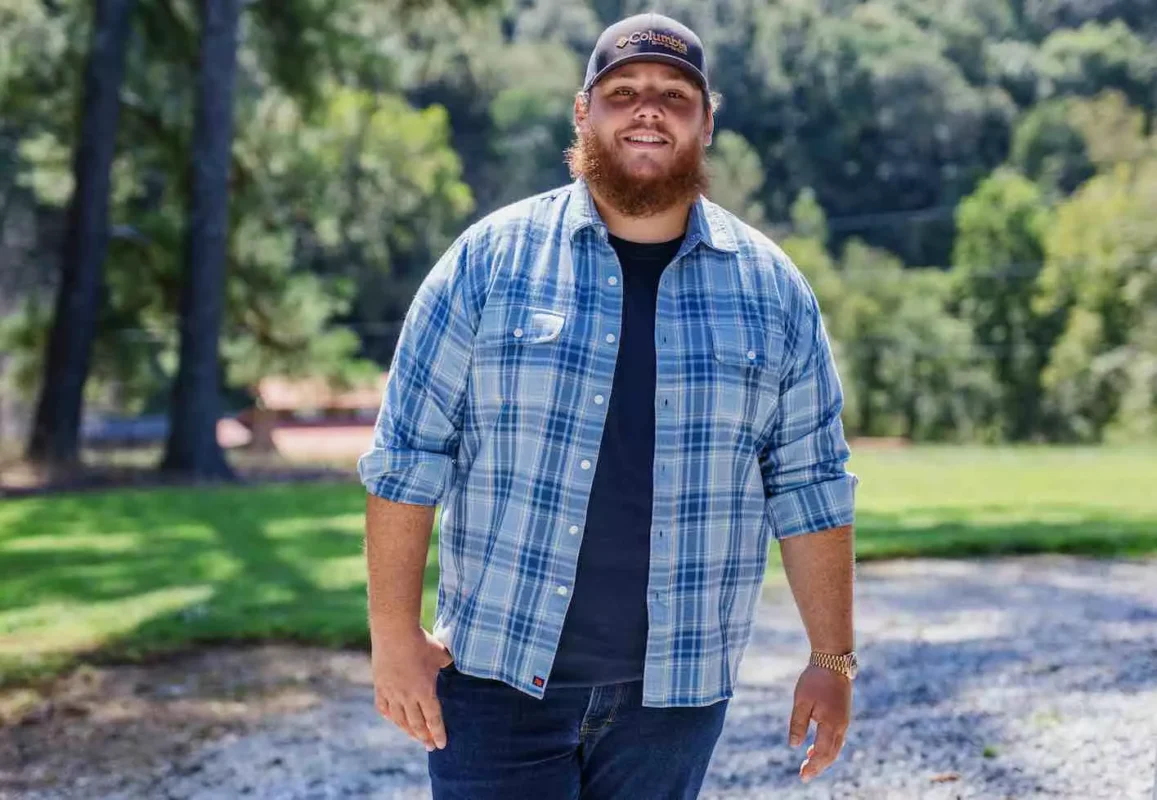 How Tall Is Luke Combs