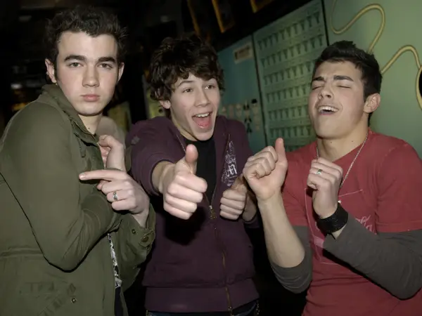 when did the jonas brothers start