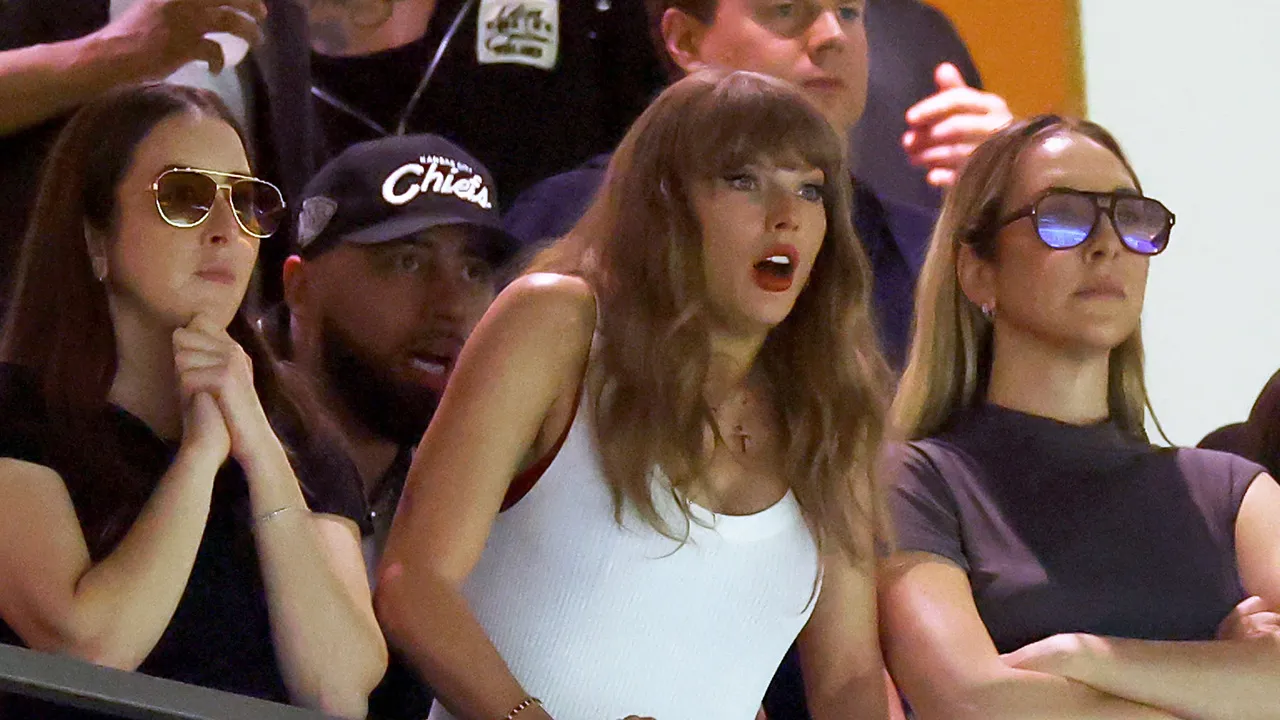 Taylor Swift booed at Super Bowl moment