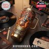 The tumbler’s metallic structure and detailed design bring out the energy of classic rock culture. A perfect blend of function and fan tribute, surrounded by records and vintage AC/DC elements!