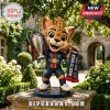 Lynx mascot figurine wearing a PSG jersey, holding a silver trophy and a Back to Back 2025-2026 scarf on a stone pedestal.!