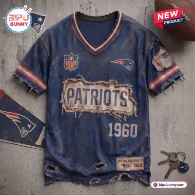 New England Patriots NFL Football Distressed T-Shirt