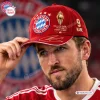 Close-up view of a man wearing a red FC Bayern Munich Harry Kane signed baseball cap.
